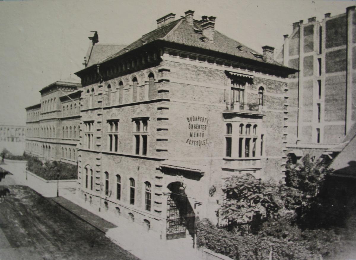 A Mentőpalota 1890 körül